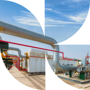 ensemble de larges tuyaux métalliques, prêts pour des applications industrielles.